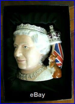 Royal Doulton Queen Elizabeth II D7256 Character Jug of the Year 2006 MIB