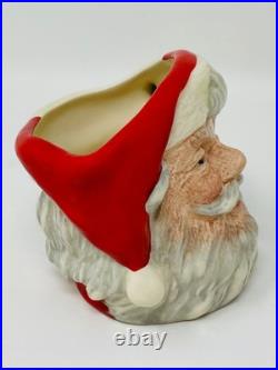 Royal Doulton SANTA #D6900 & MRS. CLAUS #D6922 Wreath Handle Mini Toby Jugs 3