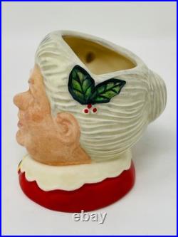 Royal Doulton SANTA #D6900 & MRS. CLAUS #D6922 Wreath Handle Mini Toby Jugs 3